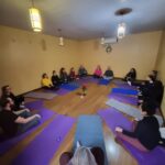 Aula de Yoga em grupo